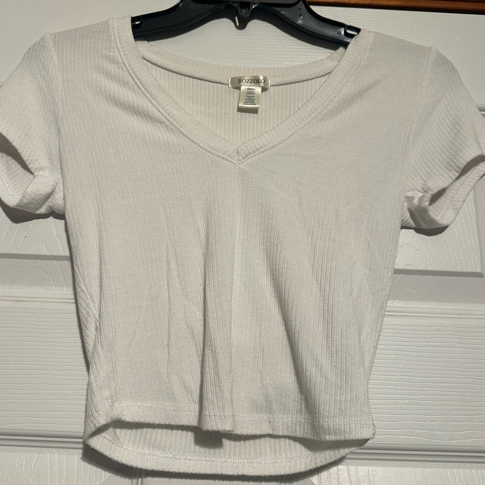 Small white cropped V-neck blouse/t-shirt